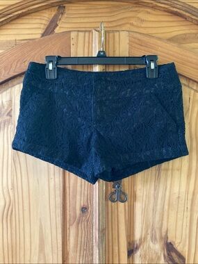 Juniors "Catch My I" black lace cute short shorts size 5